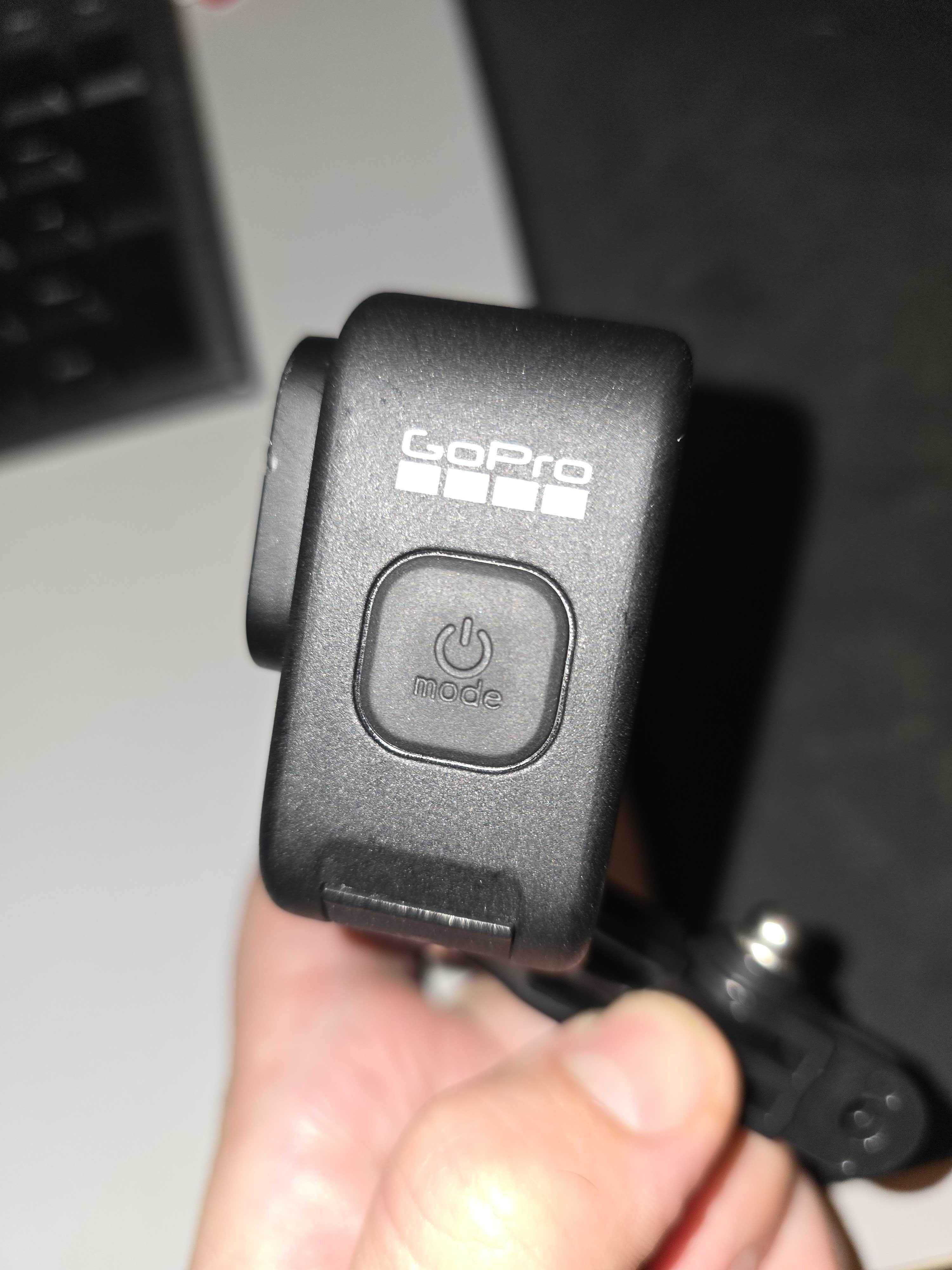 GoPro 12 Hero Black + Caixa acessorios + Baterias extras + Media Mod