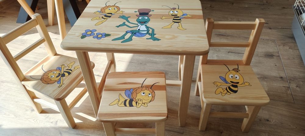 Stolik z krzesełkami