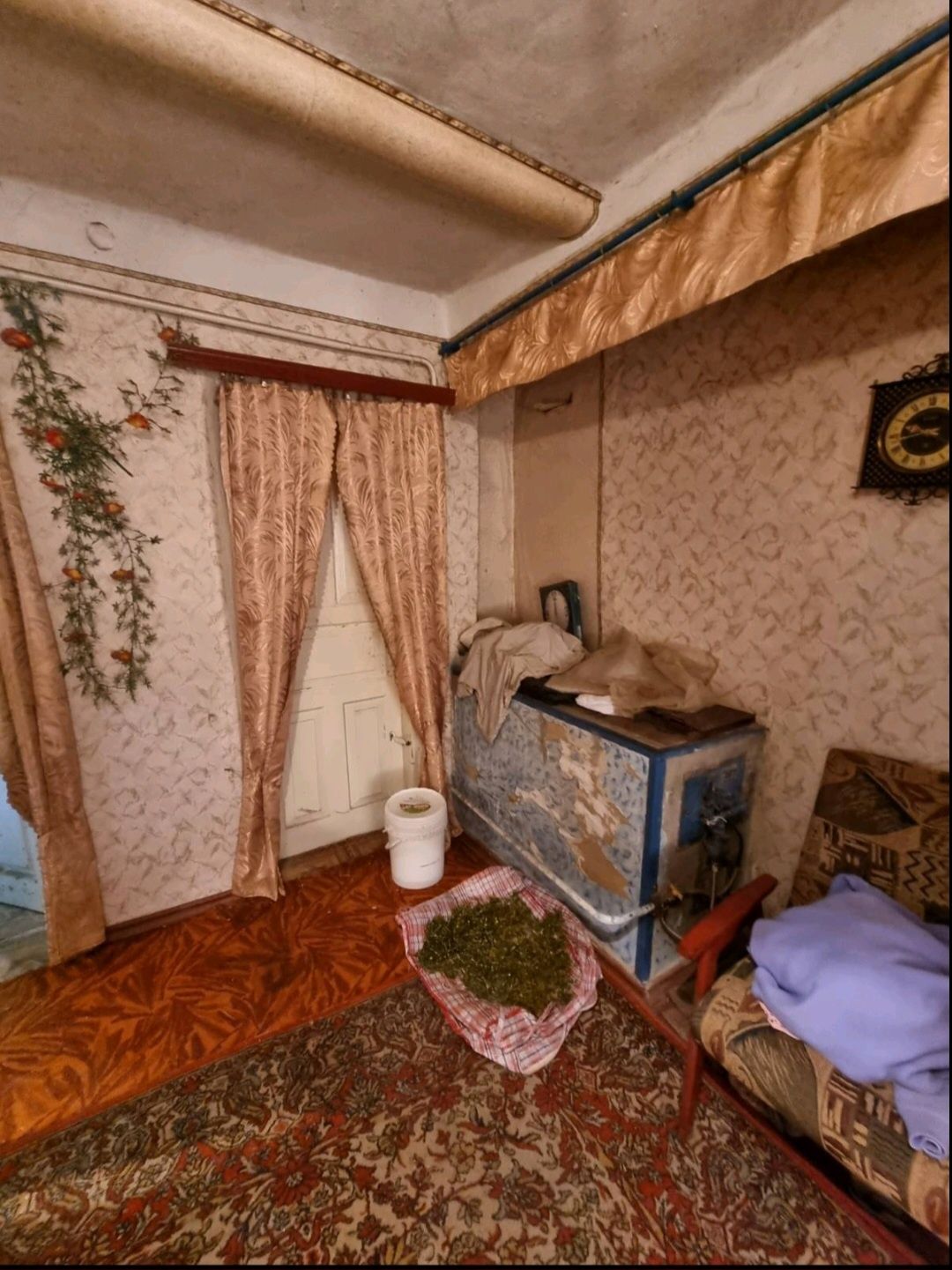 Мачухи, окремий будинок з великою земельною ділянкою.