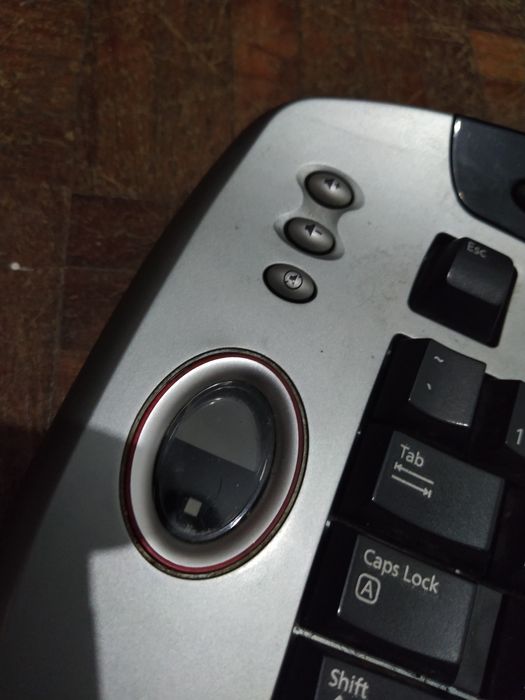 Teclado Microsoft com leitor biométrico layout US