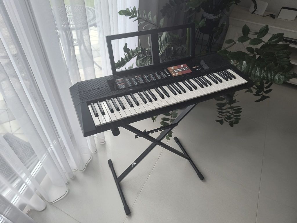 Yamaha PSR F51 keyboard