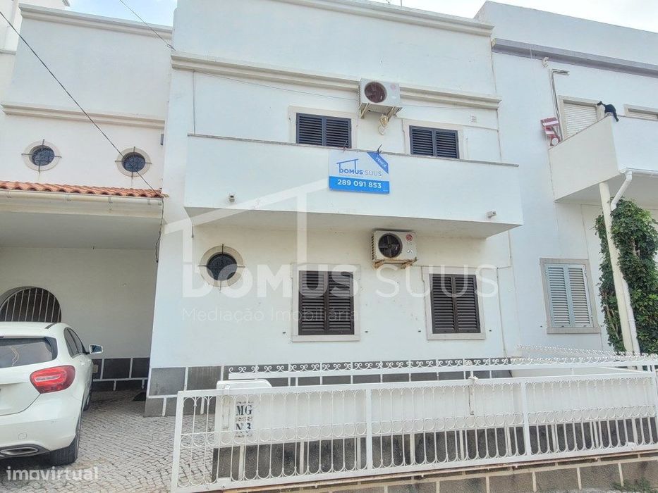 Moradia T5 localizada em zona central da cidade De Faro