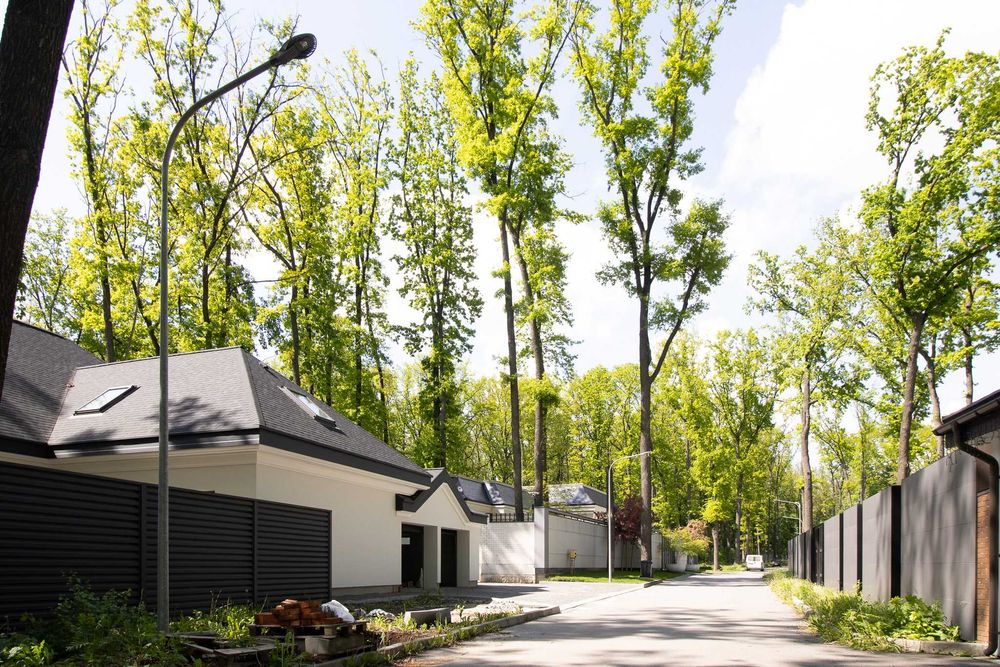 Продам ділянку 14 соток у котеджному селищі Роял Клаб