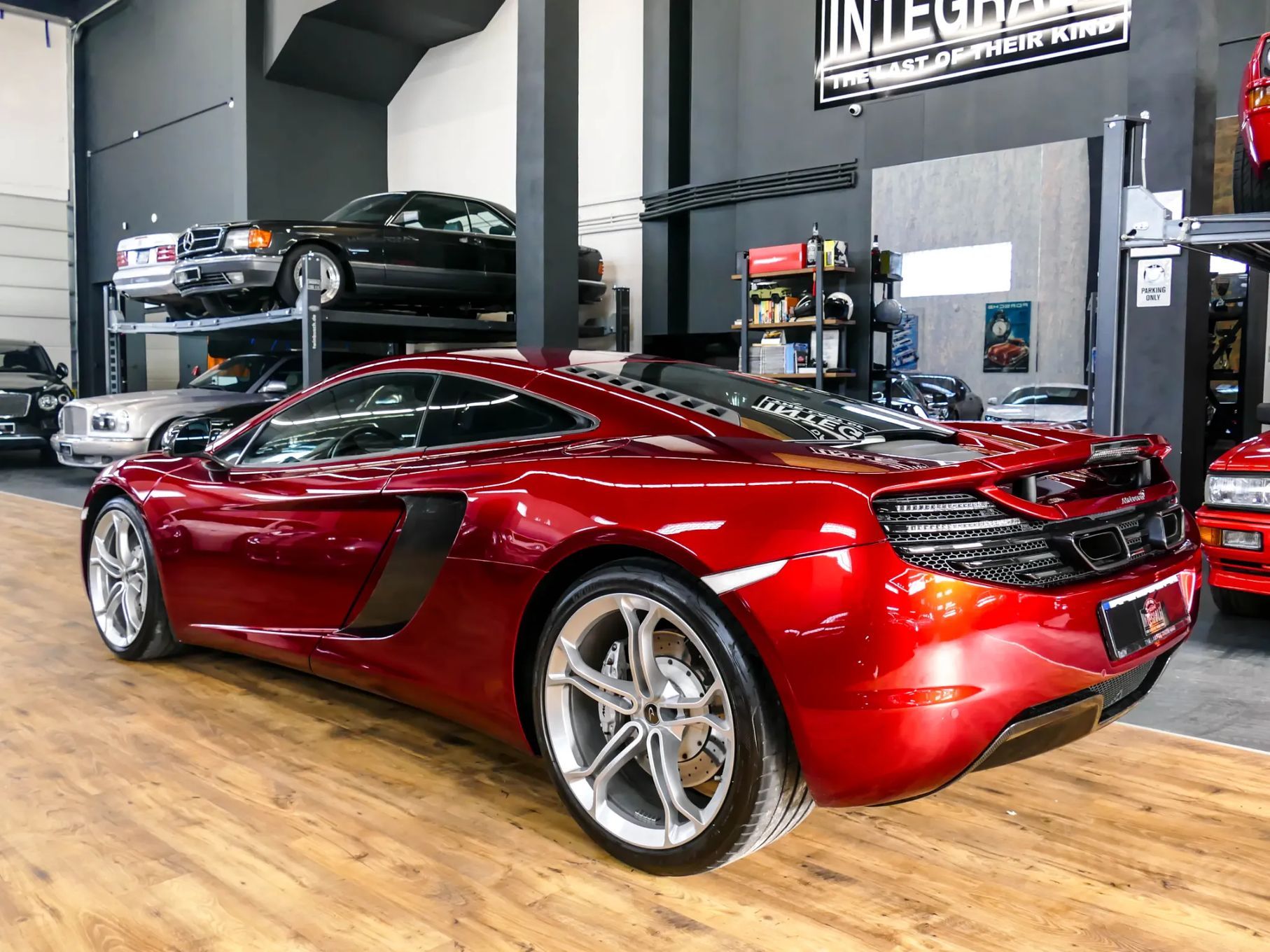 McLaren MP4-12C 1 of 3400, Volcano Red Metallic, Meridian, Carbon, VAT23%