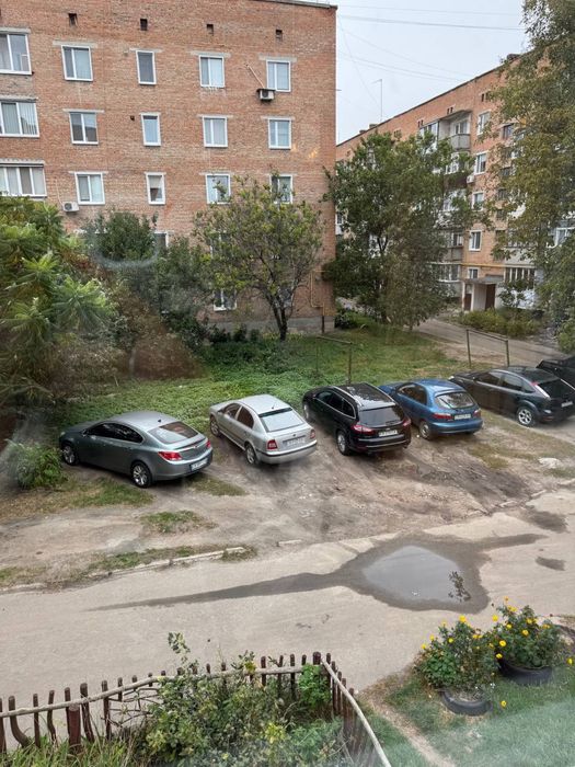 Продається Квартира 2кімнати центр 2 поверх