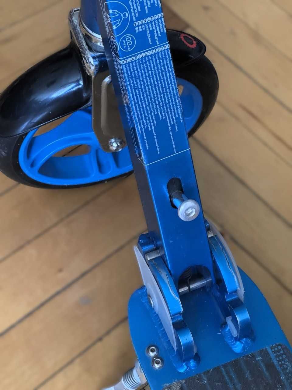 Продам самокат Razor A5 LUX