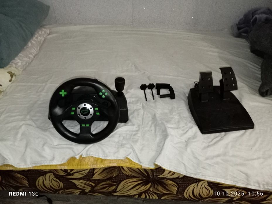 Игровой руль, в хорошем состоянии