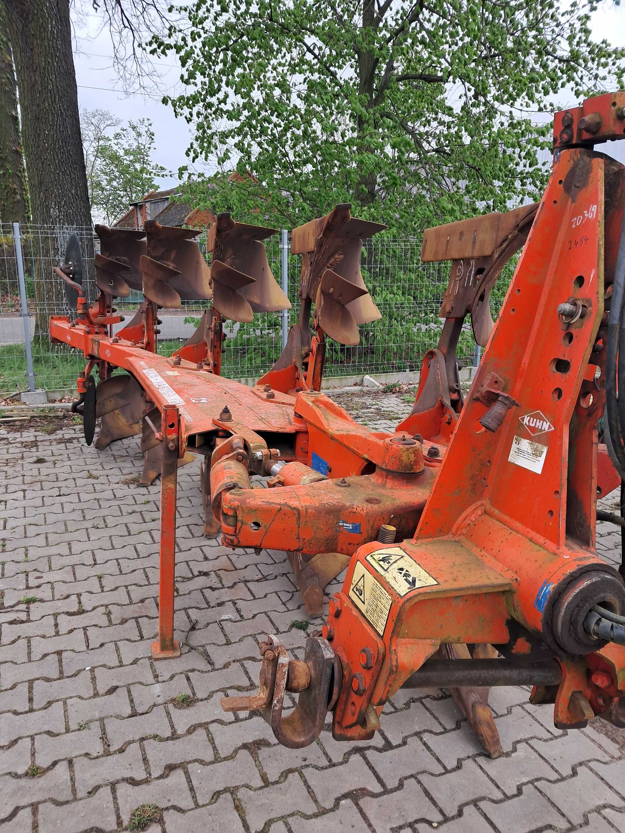 Pług obrotowy kuhn multimaster 121 4+1