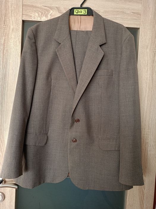 Garnitur męski L brązowy modny kolor