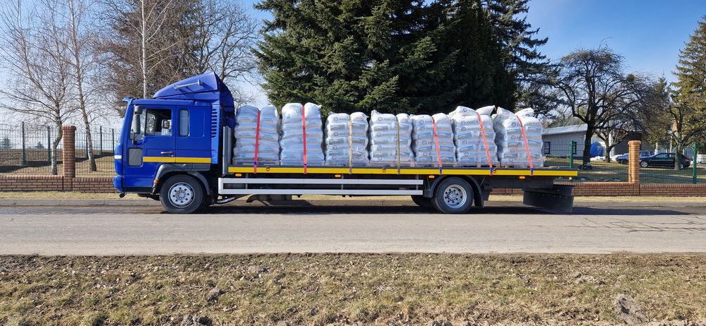 Transport Laweta przewóz maszyn, pojazdów