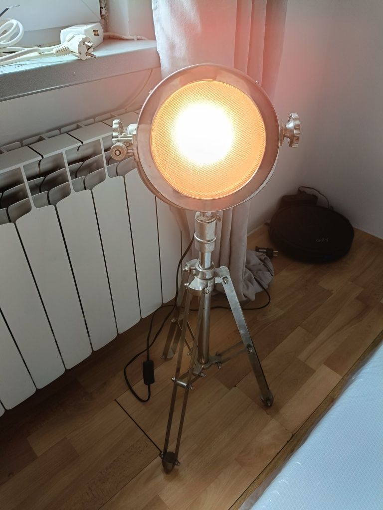 Lampa podłogowa stojąca