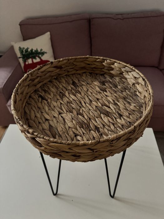 Okrągky stolik z trawy