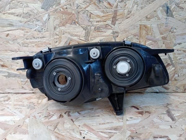 Ótica / farol esquerda TOYOTA Corolla Sedan (_E11_)