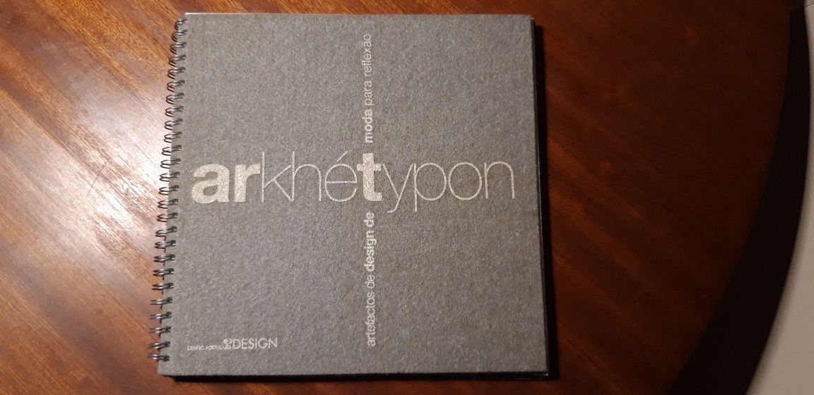 Livro "Arkhétypon: Artefactos de design de moda para reflexão"