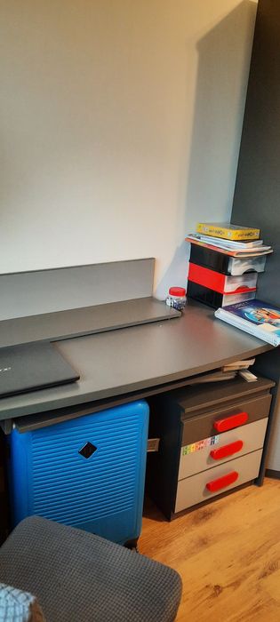 Zestaw mebli dziecięcych/ młodzieżowych