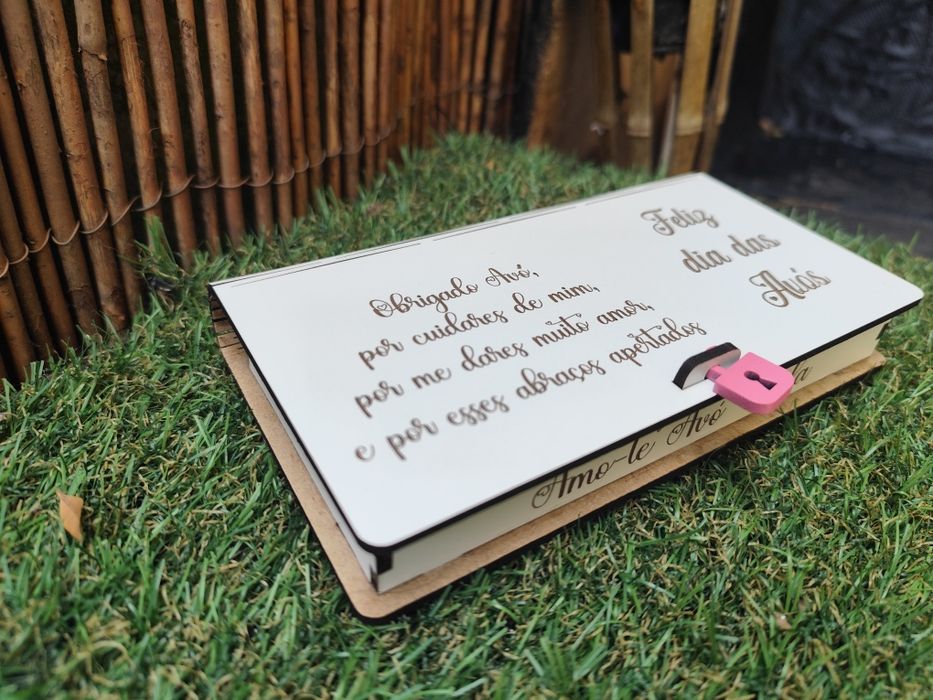 Caixa c/ tampa articulada personalizada!
16x7.5cm
Desde 14.90€
Vá