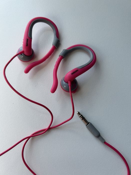 Różowe słuchawki sportowe zauszne Philips HSQ1250T