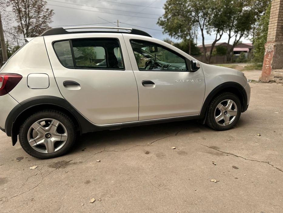 Reno sandero stepway 2013 год 1.5 дизель в очень хорошем состоянии