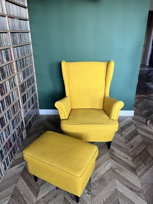 Fotel uszak ikea strandmon z 3 pokrowcami i podnóżkiem, żółty