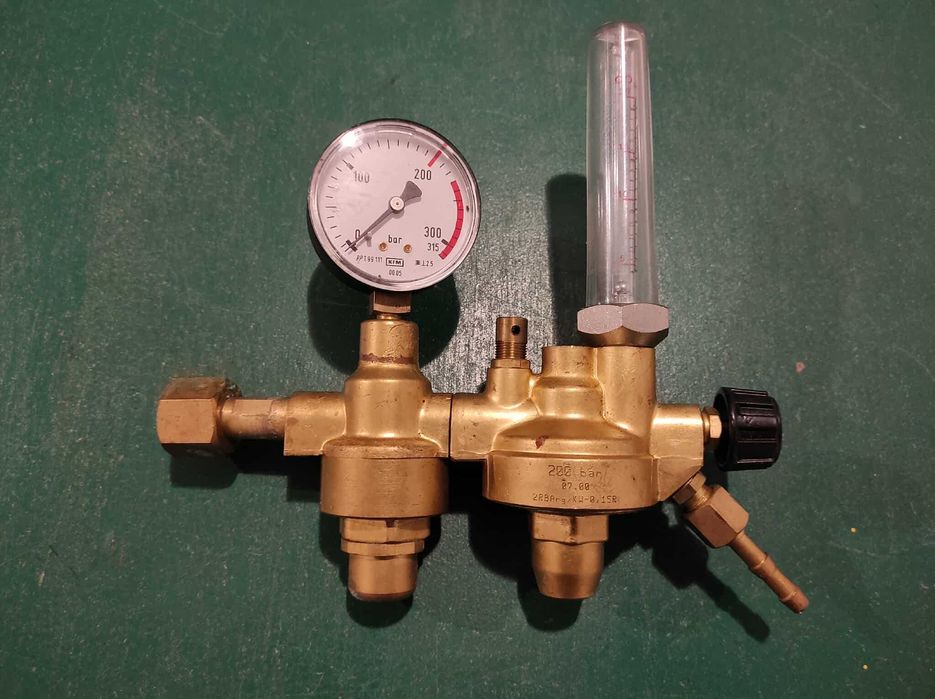 Reduktor dwustopniowy z rotametrem do Argon - dwutlenek węgla PERUN