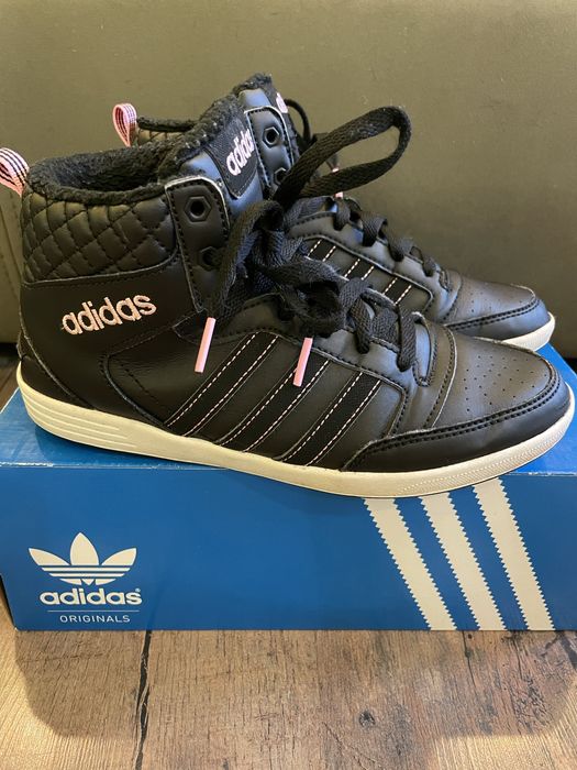 Adidas кросівки жіночі