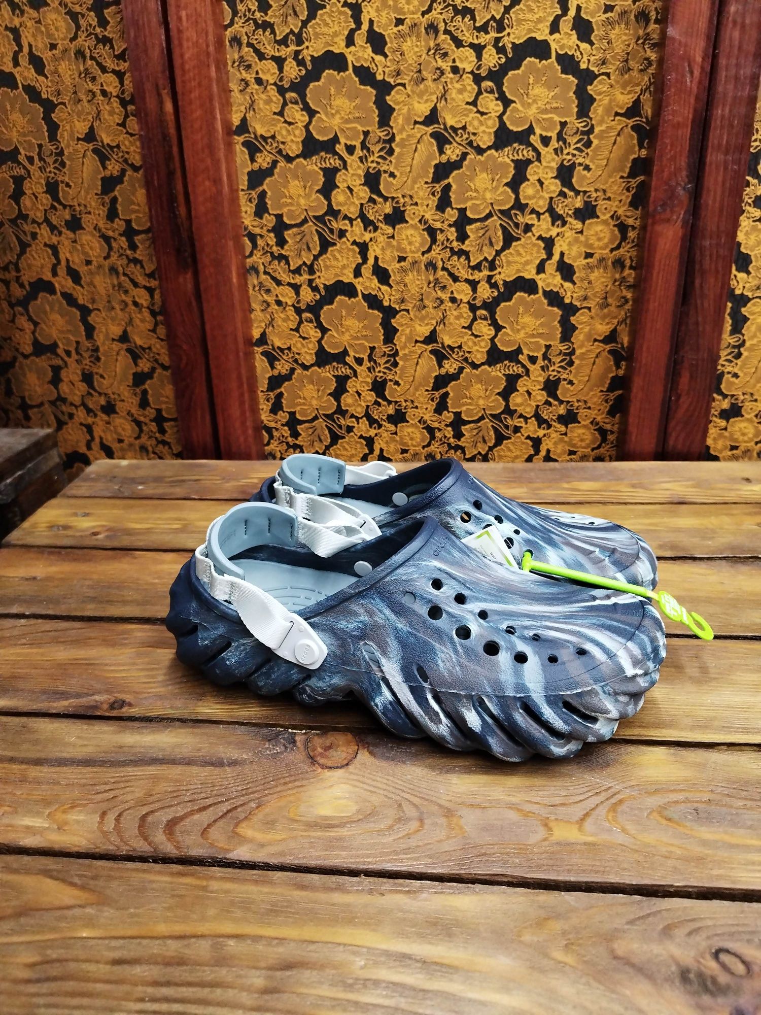 Знижки до 30%. Оригінальні Крокс. Розпродаж складу. Crocs Salehe, Echo