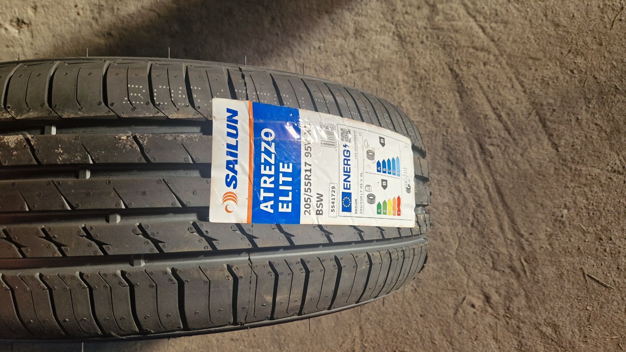 Nowe opony 205/55 R17