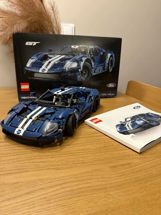 Lego 42154 Ford GT Technic i 42107 Ducati Panigale V4 R