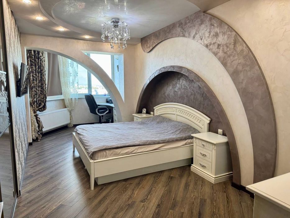 Продажа 4к с ремонтом в новом доме, паковка на два авто