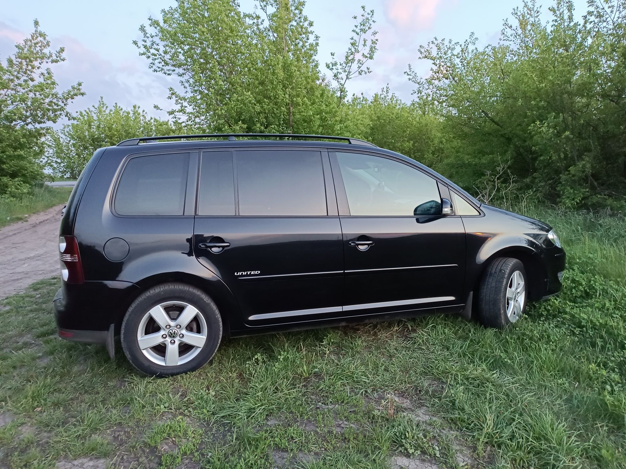 Volkswagen Touran 2008 р. 1.6 бензин в оригіналі