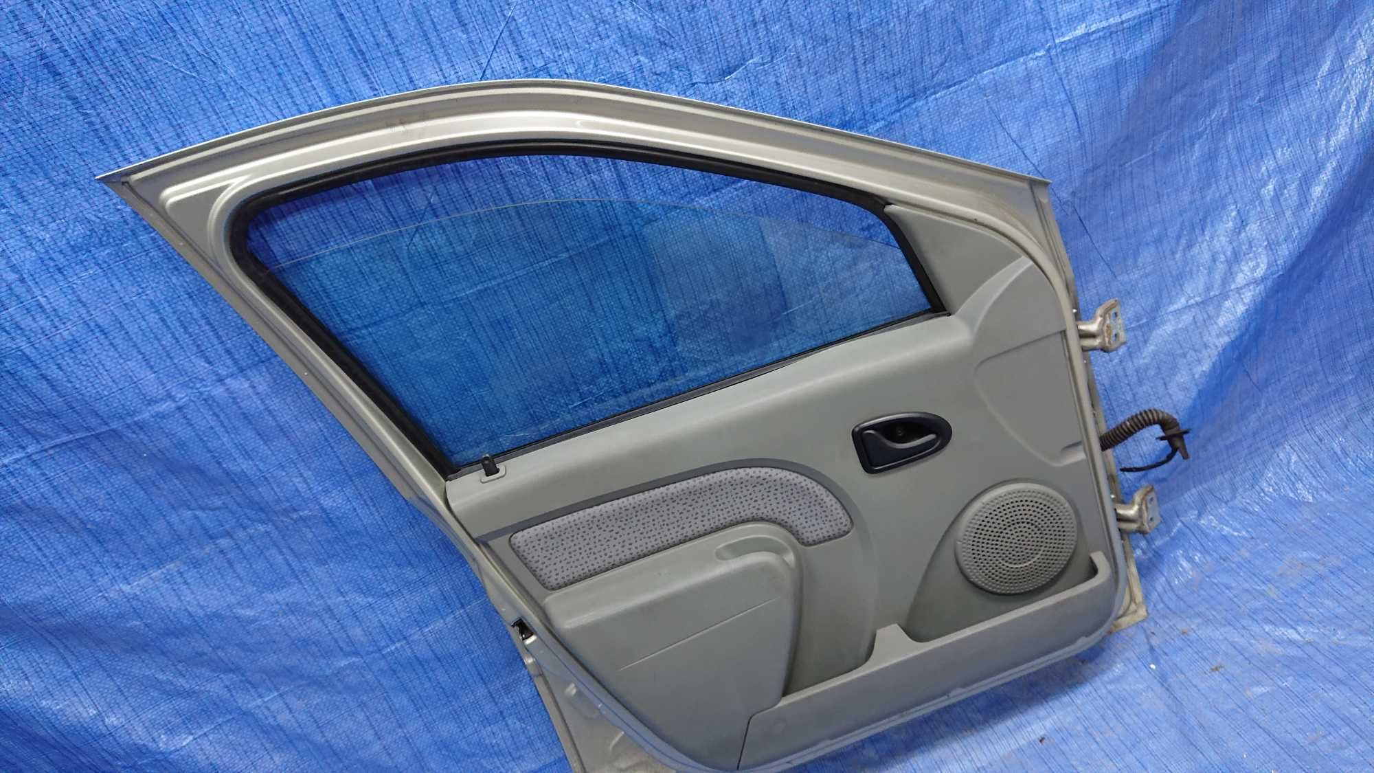 Dacia Duster drzwi przednie lewe Kompletne kod lak.: TED69