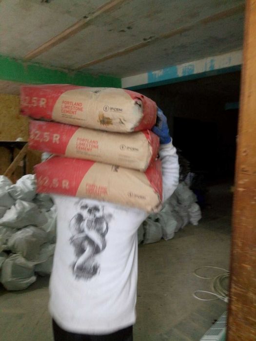 Професійні вантажники, офісні та квартирні переїзди