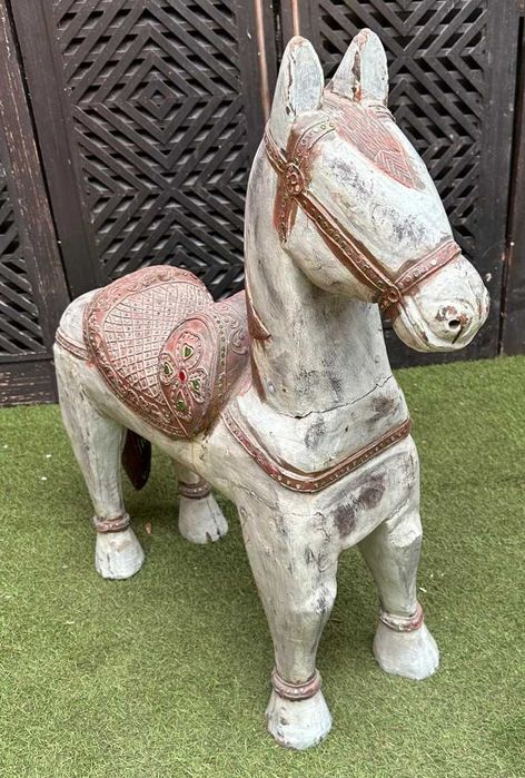 Cavalo antigo, decorativo em madeira maciça