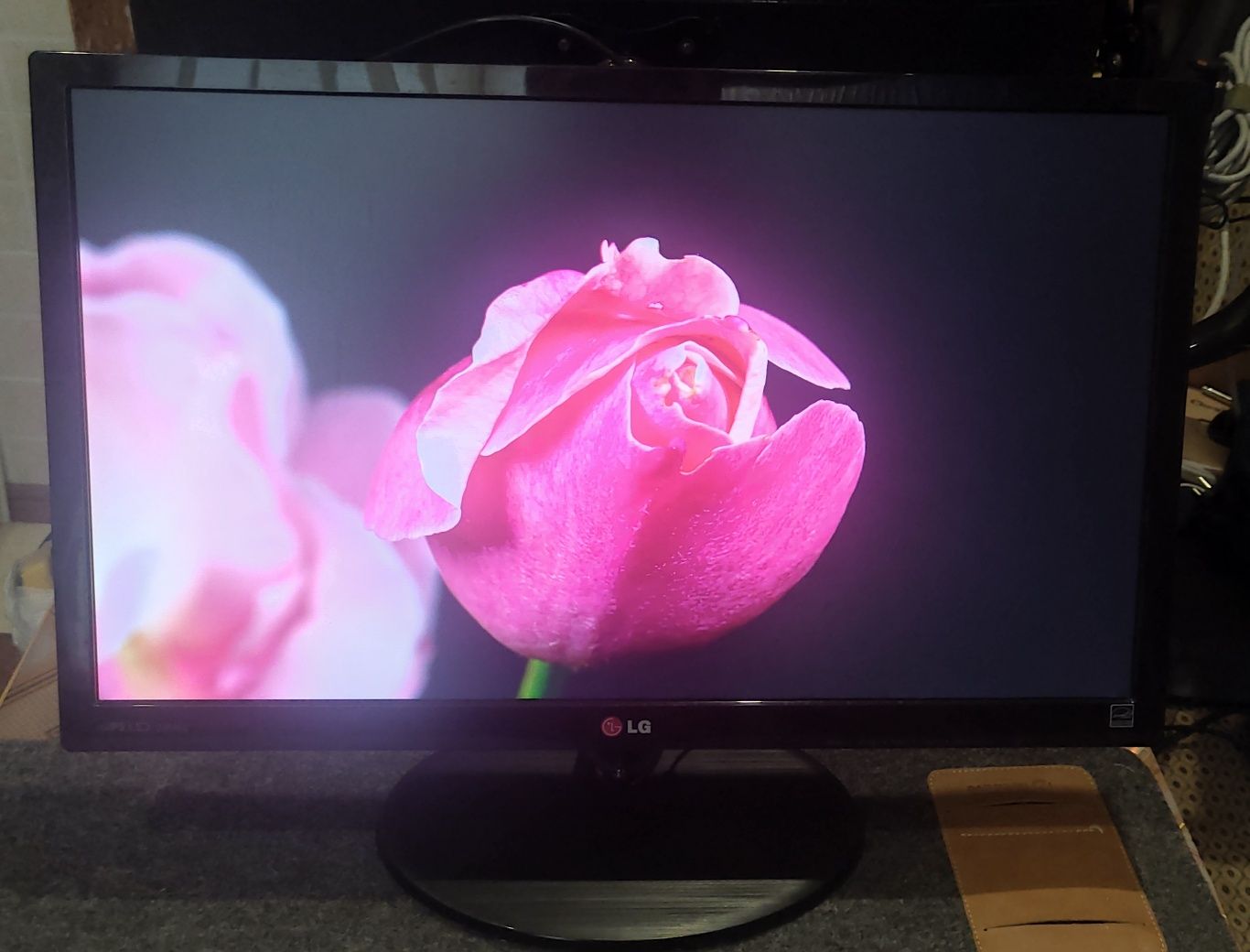 Монітор LG 24EA53VQ-P 24"
