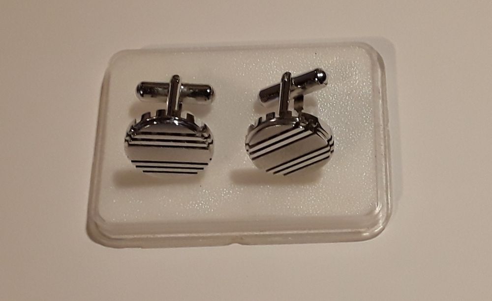 Botões de punho vintage em metal cromado, como novos!