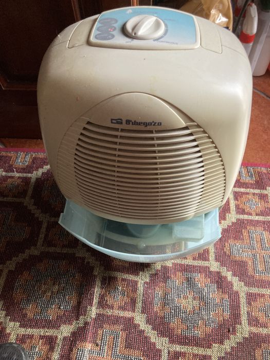 Desumidificador em bom estado de funcionamento