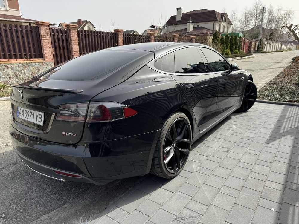 Tesla model s p85d