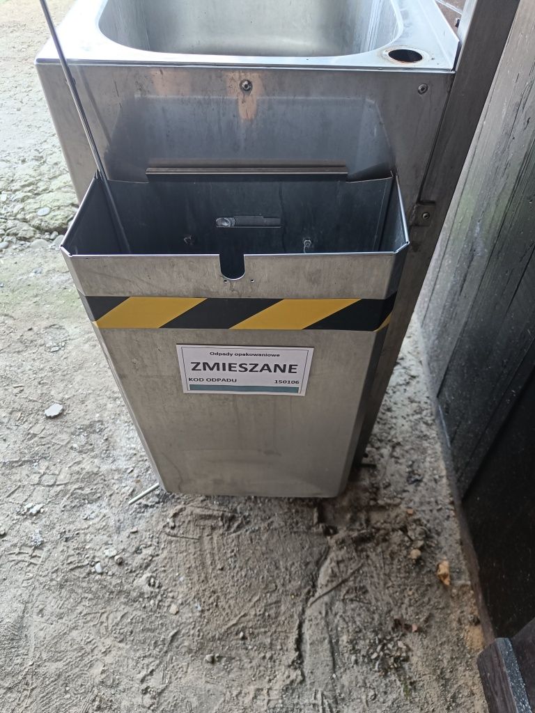 Zlewozmywak wolnostojący.