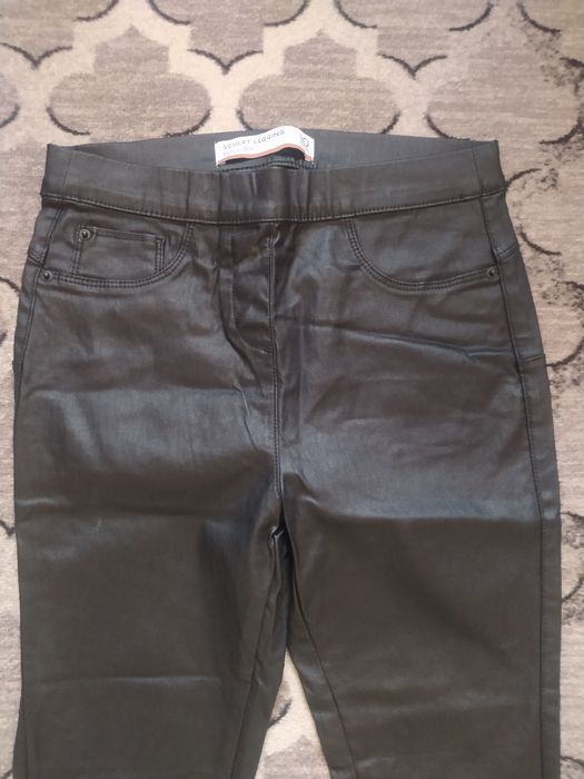 Spodnie rurki woskowane czarne Next jak legginsy