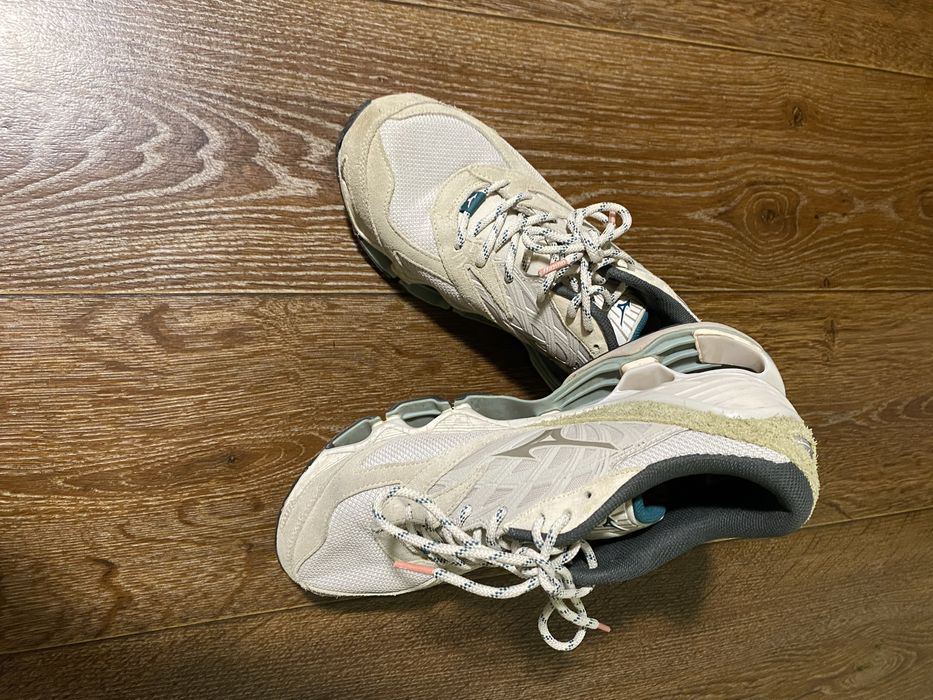 Кросівки  Mizuno чоловічі в хорошому стані