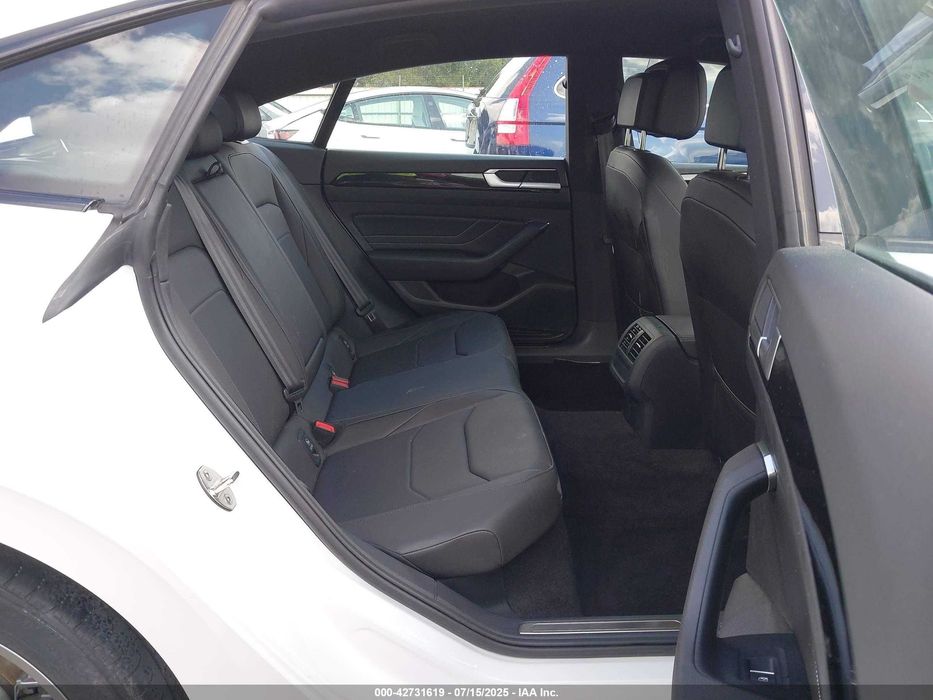 2023 Volkswagen Arteon в дорозі