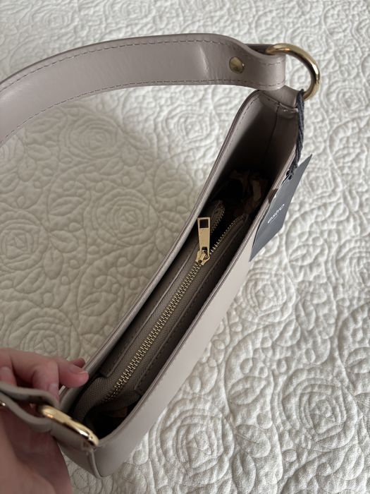 Шкіряна сумка Estro бежева напівмісяць