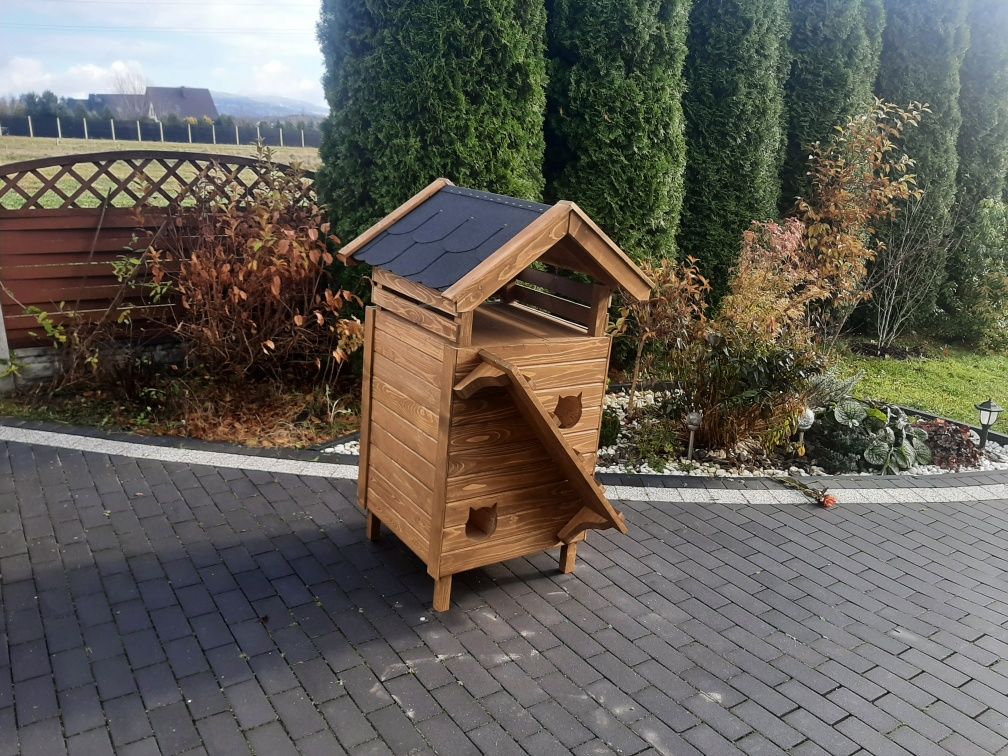 Buda dla kota z wiatrołapem