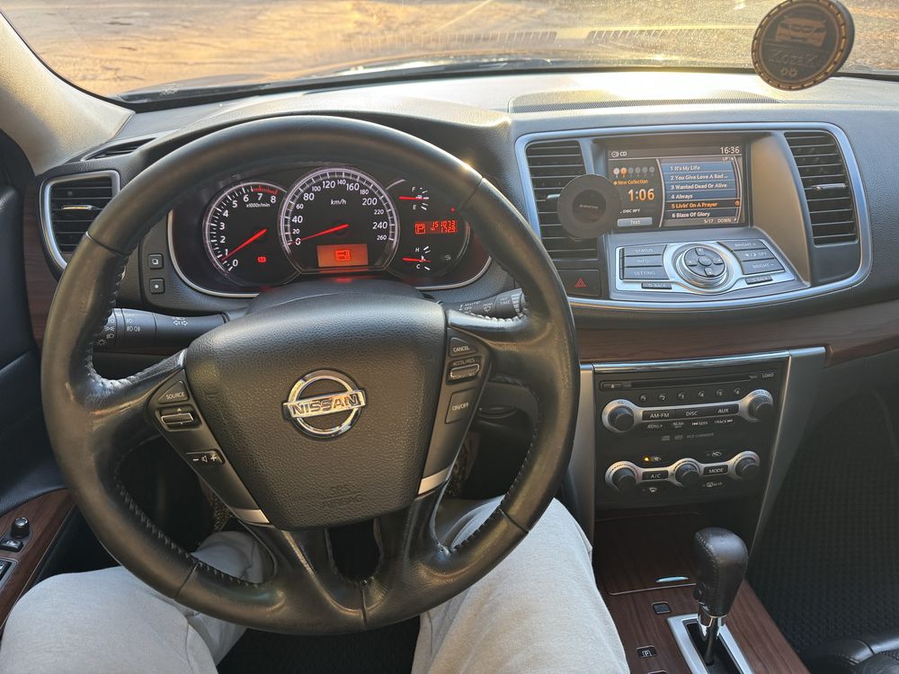 Nissan Teana.
