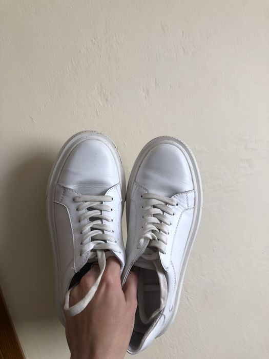 Нові жіночі кросівки