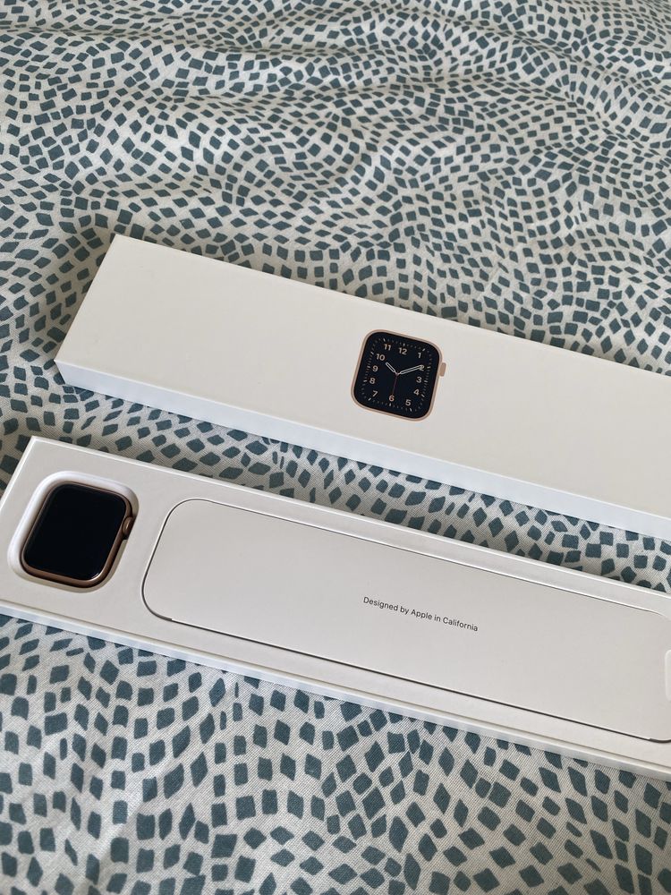 Apple Watch SE 40 MM Gold