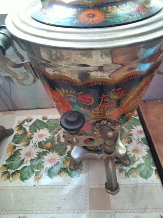 Продам красивый самовар з петрикiвським розписом