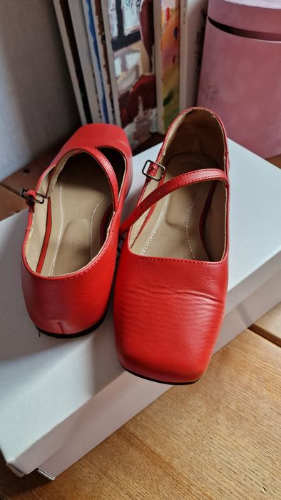 Жіночі балетки червоні