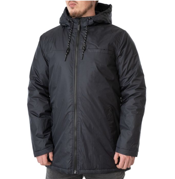 Куртка чорного кольору . Розмір М