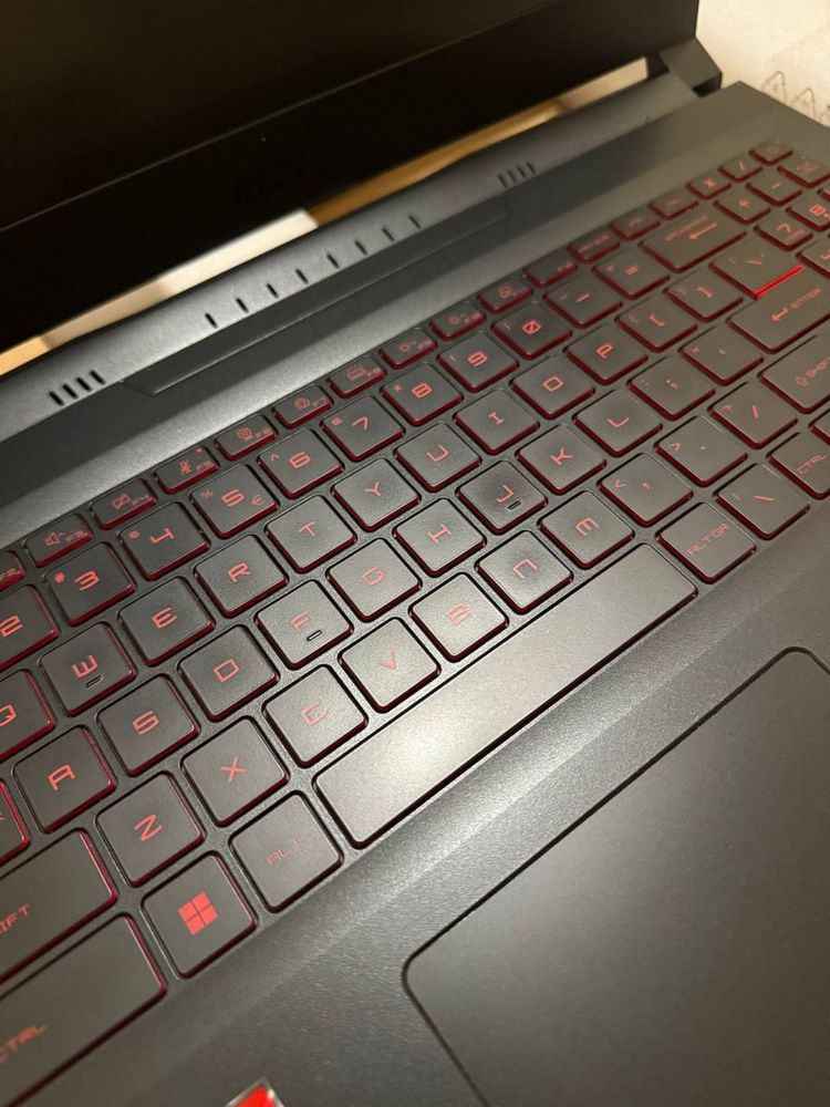 Ноутбук MSI Bravo 15 B5DD-244 (BRAVO15244)